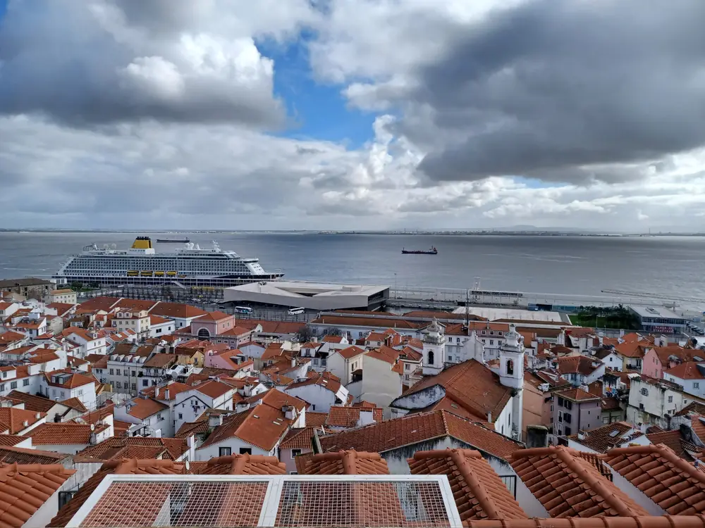 Alfama vista do Miradouro de Santa Luzia, Lisboa